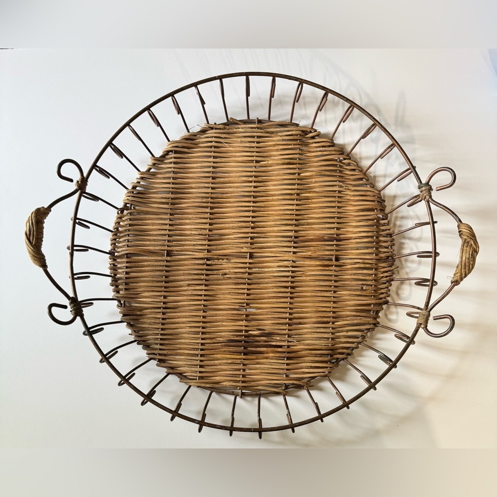 Vintage Round decorative serving tray/basket with a metal frame & woven basket